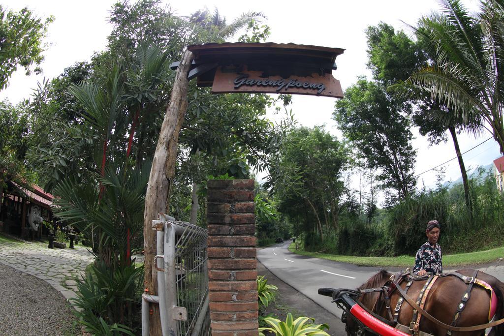 Omah Garengpoeng Guest House Magelang Værelse billede