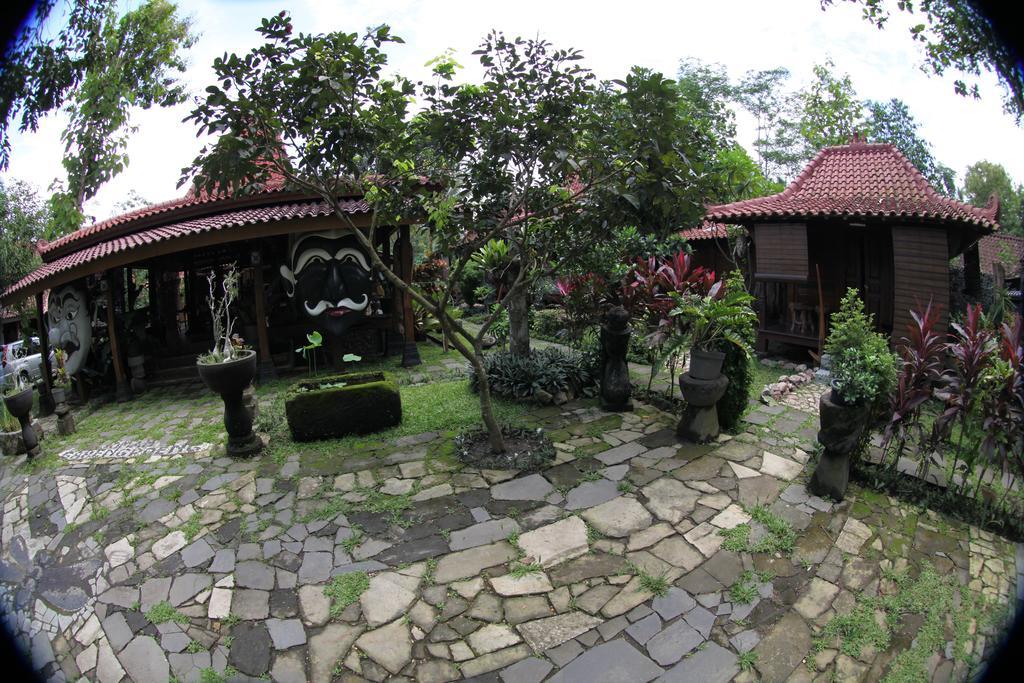 Omah Garengpoeng Guest House Magelang Værelse billede